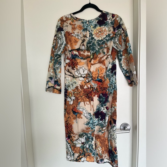 Sophisticated and unique dress - Picture 6 of 6